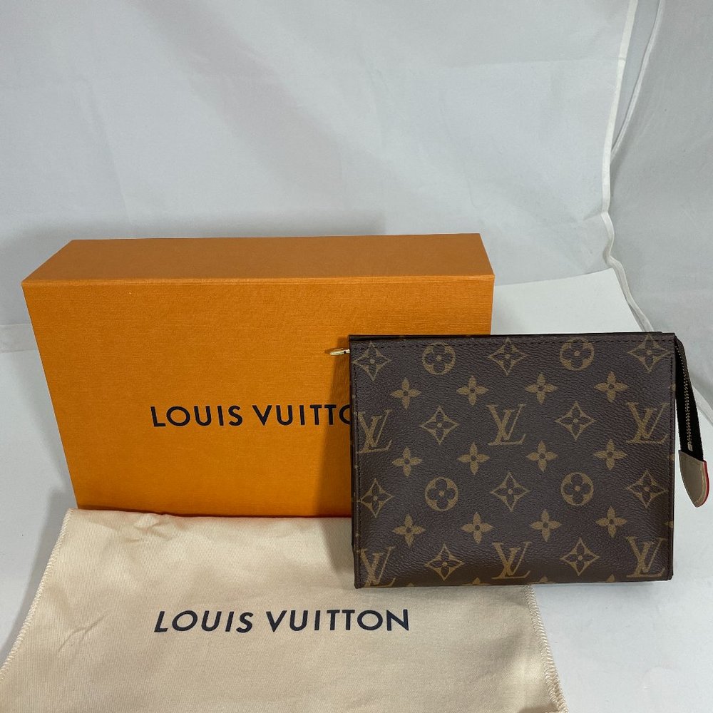 LOUIS VUITTON NWB SOLD OUT MONOGRAM TOILETRY Pouch